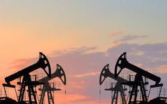 Le pétrole accélère sa chute avec la baisse des prix saoudiens
