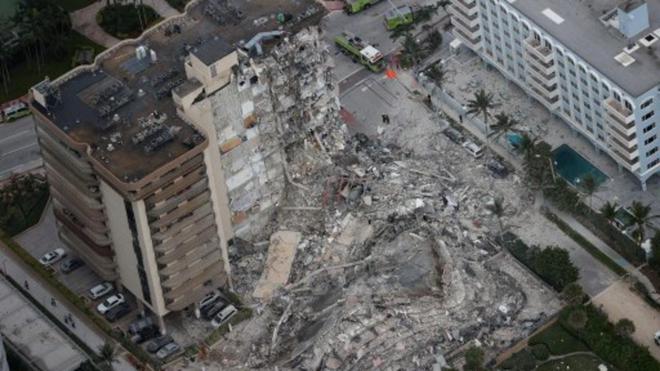 VIDÉO - Les terribles images de l'effondrement d'un immeuble en Floride