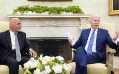 Lors de sa rencontre avec Ashraf Ghani, Joe Biden promet le « soutien » américain à l’Afghanistan