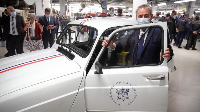L’image: Xavier Bertrand au volant d’une Renault «présidence de la République»
