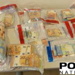 Loire : 57 kilos de résine de cannabis, 100 000 euros en liquide et des armes saisis par la police