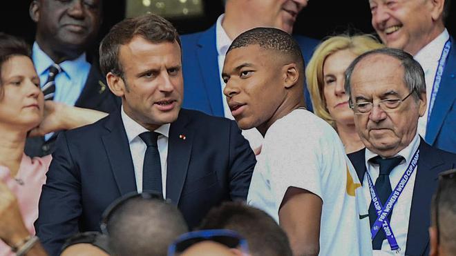 Equipe de France : Emmanuel Macron a envoyé des messages de réconfort à Kylian Mbappé