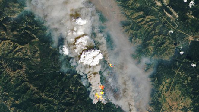 Les incendies au Canada génèrent des pyrocumulus : que sont ces nuages « cracheurs de feu » ?