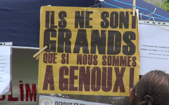 Rassemblement en soutien aux « décrocheuses de portrait » devant le tribunal de Grenoble