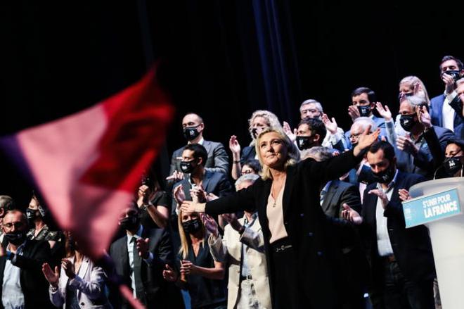A Perpignan, au congrès du RN, Marine Le Pen verrouille le parti avant la présidentielle – Le Monde