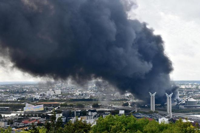 Incendie de Lubrizol à Rouen : le ministère renforce le dispositif de sécurité sur les sites à risques