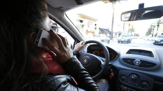 Sécurité routière : près d'un Français sur dix utilise son téléphone au volant