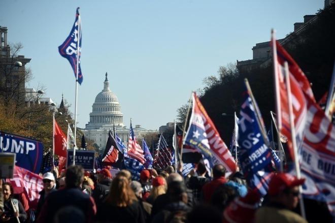 Etats-Unis : des milliers de partisans manifestent à Washington en soutien à Donald Trump