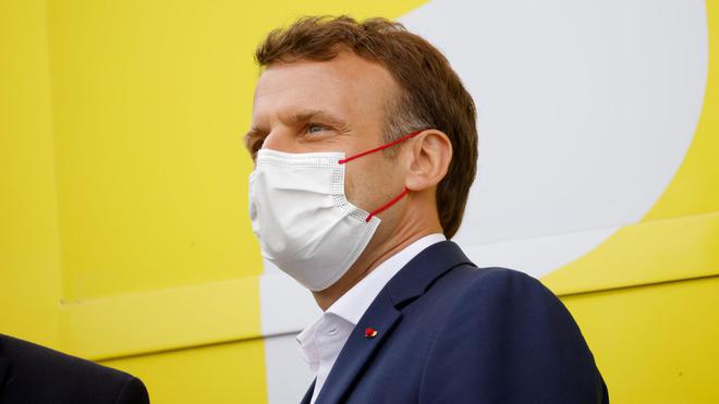 Sur le Tour de France, Emmanuel Macron tente de convaincre les antivax