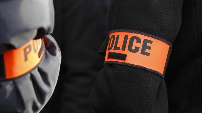 Grenoble: un corps retrouvé calciné dans une voiture visée par des tirs