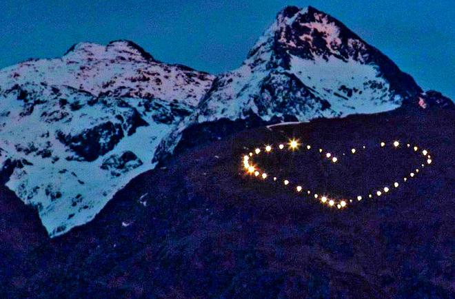 Isère : des montagnards allument un cœur pour demander l’assouplissement du confinement