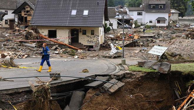 IMAGES. Inondations en Allemagne et en Belgique : le bilan s'alourdit et passe à 153 morts en Europe