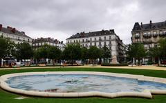Grenoble : après six mois de travaux, la place Victor-Hugo rouvre au public