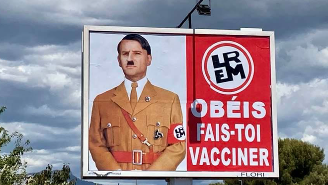 À Toulon, des affiches comparant Emmanuel Macron à Hitler placardées sur des panneaux publicitaires