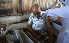 Covid-19 : ces pays peu vaccinés où la mortalité flambe