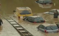 Inondations: Le bilan s'alourdit avec plus de 200 morts en Europe alors que le roi des Belges est apparu hier ému aux larmes - La chancelière Angela Merkel a déploré un désastre "inimaginable"