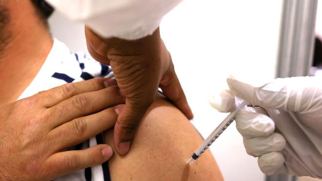 Covid-19 : qui sont les cinq millions de personnes à risque non vaccinées ?