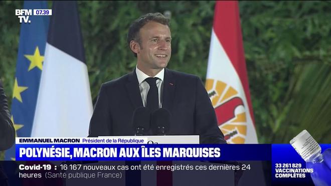 En déplacement en Polynésie, Emmanuel Macron "n'oubliera jamais" la Marseillaise chantée à son arrivée