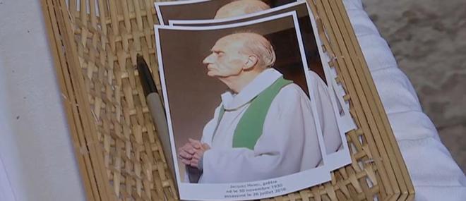 Le ministre de l'Intérieur, Gérald Darmanin, a assisté à Saint-Etienne-du-Rouvray, à l'hommage rendu au père Jacques Hamel, dans l'église même où ce dernier a été assassiné il y a cinq ans par deux terroristes - VIDEO