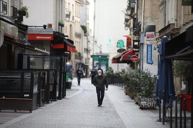Covid-19 : Paris dépasse le seuil d’alerte fixé par Emmanuel Macron