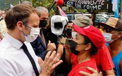 Essais nucléaires : en Polynésie, Emmanuel Macron s’engage à la « transparence »