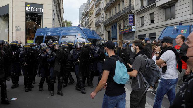 Manifestation anti-pass sanitaire : des journalistes de l’AFP agressés à Paris