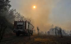 La Grèce en proie aux flammes vue de l'espace