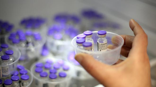 Covid-19: Pfizer-BioNTech estime qu'il n'est "pas encore" nécessaire d'adapter le vaccin aux variants