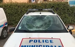 Carqueiranne : Trois véhicules de la police municipale ont été vandalisés dans la nuit