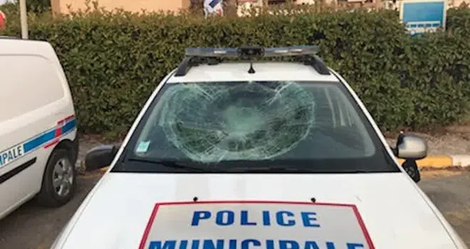 Carqueiranne : Trois véhicules de la police municipale ont été vandalisés dans la nuit