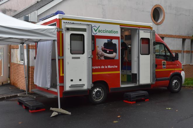 Covid-19. Manche : les pompiers aménagent une ambulance pour aller vacciner les personnes isolées