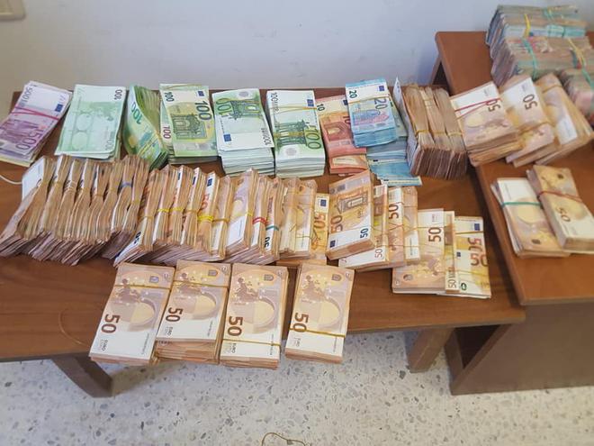 Tunisie : Démantèlement d’un réseau de trafic de devises entre el-Jem et Sfax, 1,5 million de dinars saisi, une magistrate impliquée