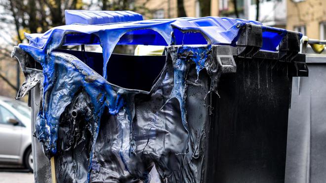Il met le feu aux poubelles pour se réchauffer : un homme interpellé à Rouen
