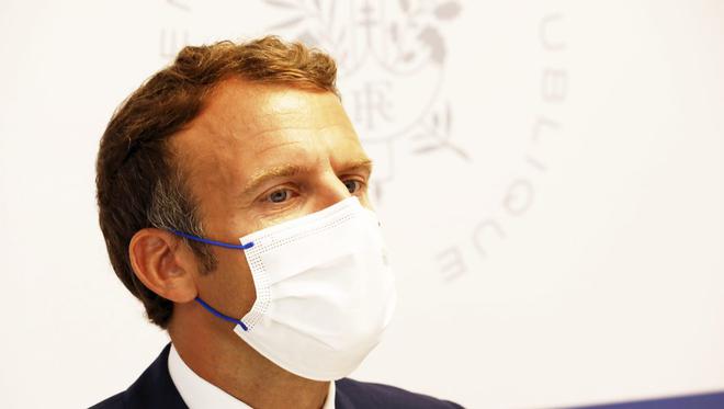 Emmanuel Macron : quel est son secret pour être bronzé tout en travaillant au fort de Brégançon ?