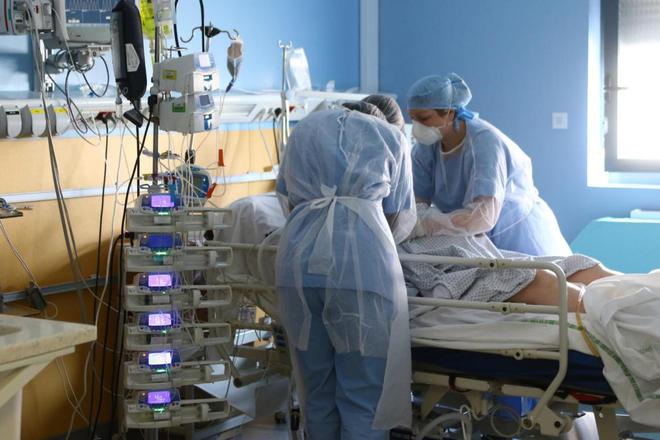 Covid-19: le nombre de patients hospitalisés en France est toujours en hausse