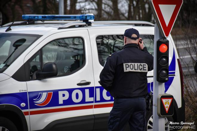 Grenoble : En trottinette il fonce sur un policier et le blesse