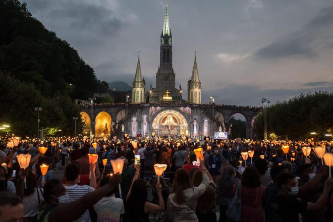 Malgré le Covid-19, près de 9 000 fidèles à Lourdes pour l’Assomption célébrant la « fraternité »