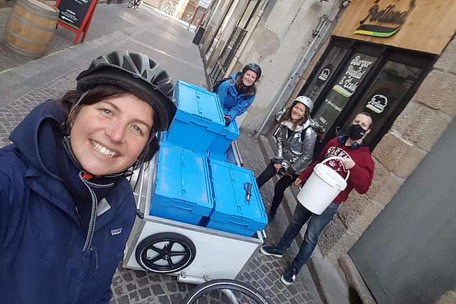 Les Rennes du Compost : trois femmes récupèrent les déchets recyclables des restaurants en triporteur
