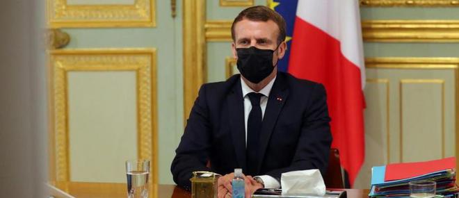 Emmanuel Macron critique la couverture des attentats islamistes en France par les médias anglo-saxons, les accusant de "légitimer" la violence de par leur incompréhension du contexte français