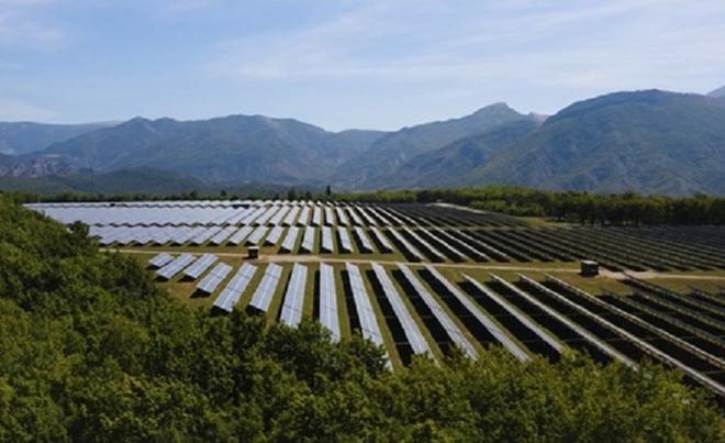 Début du débat public sur le plus grand projet solaire et de stockage en France