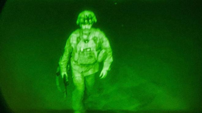 L'armée américaine publie une photo du dernier soldat à avoir quitté l'Afghanistan