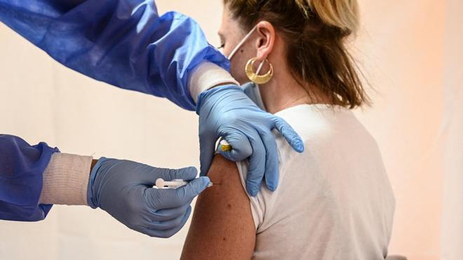 Polémique sur la 3e dose de vaccin : Thierry Breton répond à l'OMS