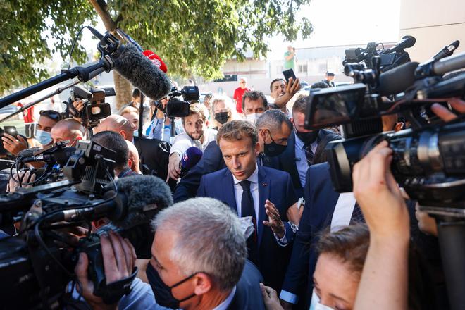Marseille. Emmanuel Macron à la rencontre des parents et enseignants dans une école des quartiers nord