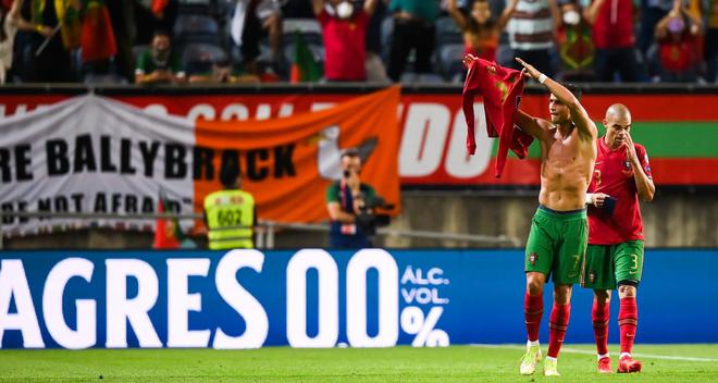 Portugal : Fernando Santos réagit au record de Cristiano Ronaldo