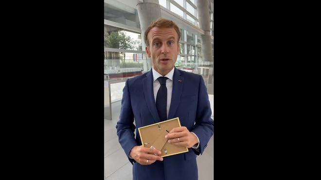 "Indécence", "irrespect": Macron critiqué pour avoir montré une photo de McFly et Carlito avant un hommage à Samuel Paty