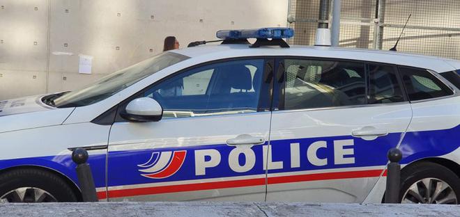 Seine-et-Marne : En pleine course poursuite les policiers reçoivent des trottinettes sur leur véhicule