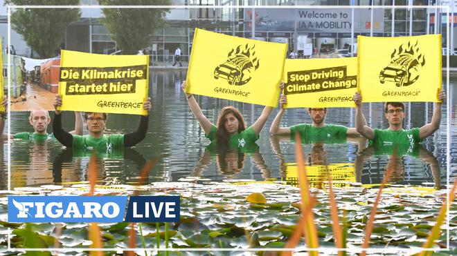 Des militants de Greenpeace s'immergent dans un lac face au salon de l'automobile de Munich
