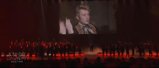 Les internautes fustigent le concert hommage à Johnny Hallyday sur France 2 hier soir : Problèmes de son, interprétations hasardeuses, enchaînement raté, absence de David et Laura... Regardez
