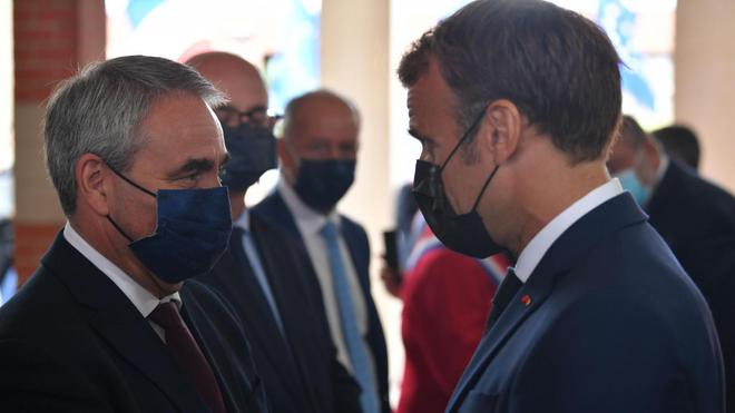 «Merci d’être là»: le face-à-face d’Emmanuel Macron et Xavier Bertrand à Roubaix