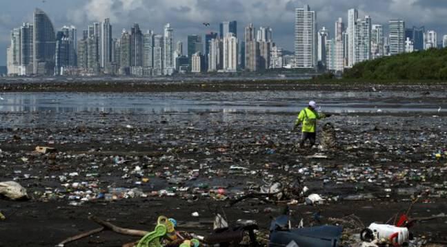 Pollution : Faut-il l’équivalent de l’Accord de Paris sur le climat, mais pour le plastique ?